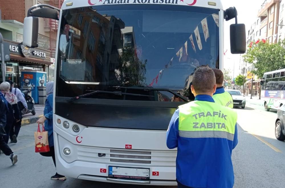 Manisa'da Trafik Zabıta ekiplerinden servis araçlarına denetim