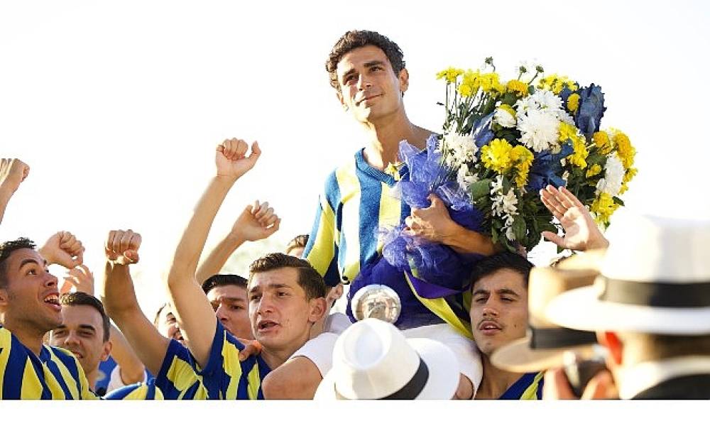 Netflix, futbol tarihine damgasını vuran Lefter Küçükandonyadis'in hayatına odaklanan filmi Lefter: Bir Ordinaryüs Hikayesi'nin fragmanını paylaştı