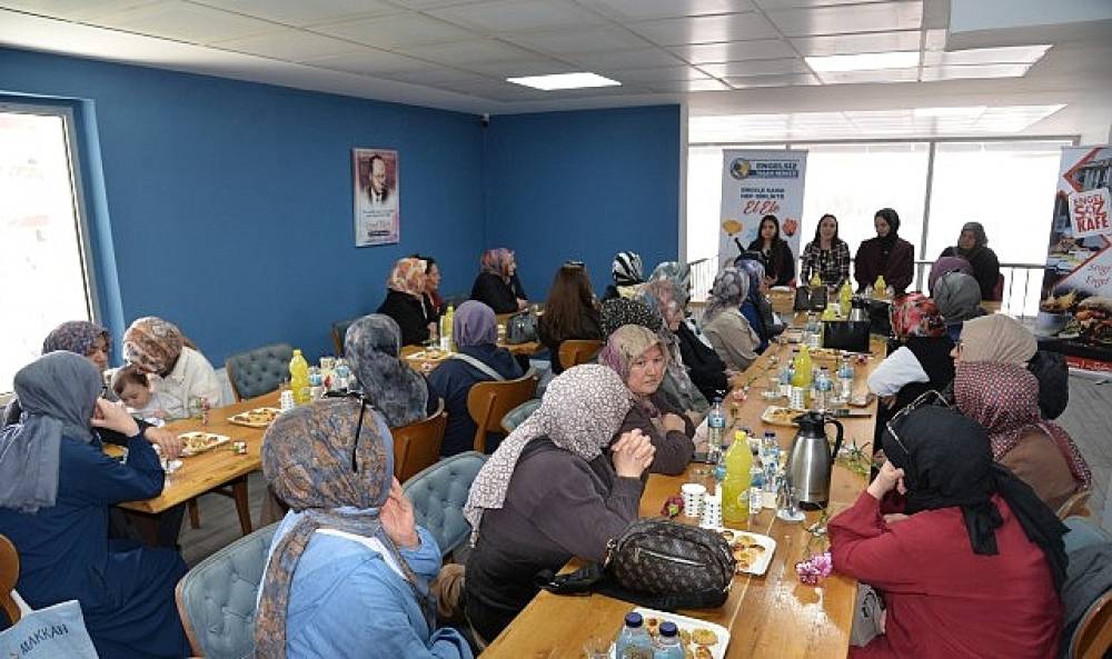 &Ouml;zel Bireylerin Annelerine Anlamlı Kutlama