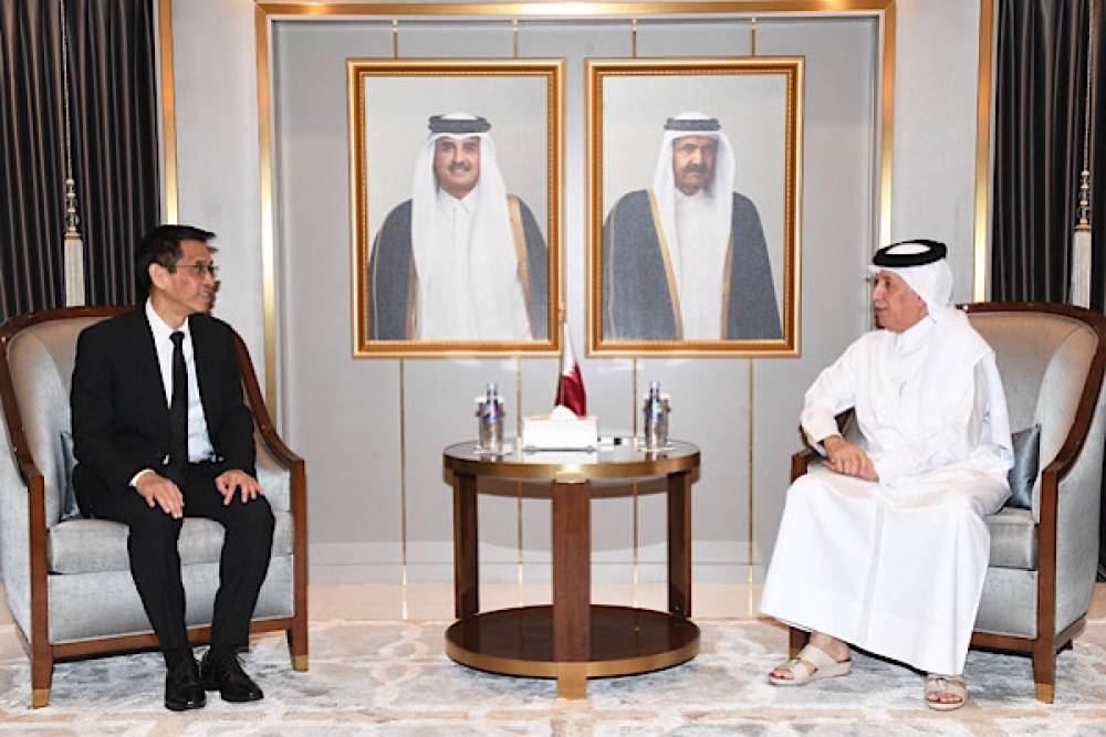 Al Muraikhi, Tayland Krallığı B&uuml;y&uuml;kel&ccedil;isi Swangsilpa ile g&ouml;r&uuml;şt&uuml;