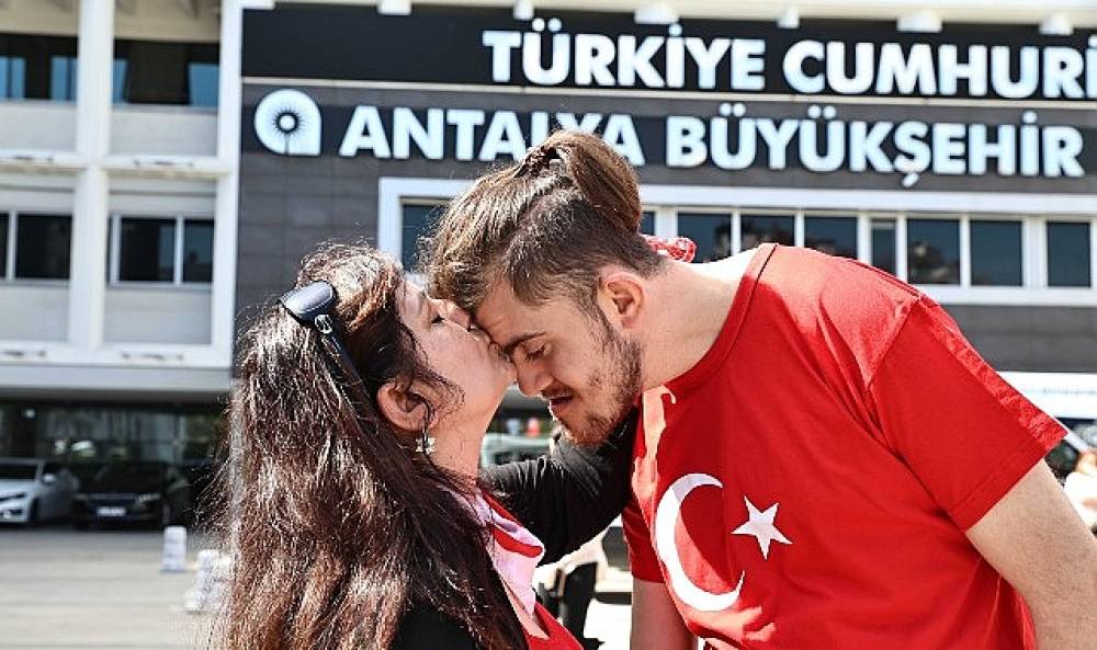 Temsili askerlik yapacak engelli bireylere davullu-zurnalı uğurlama 