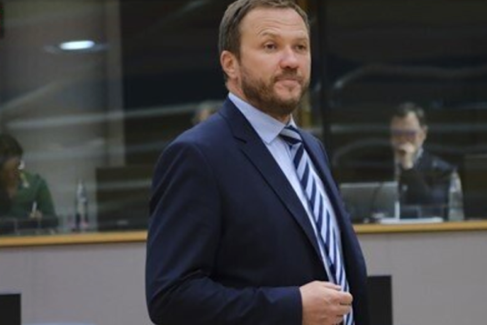  Tsahkna: Sınırlar Rus savaş&ccedil;ılara kapatılmalı