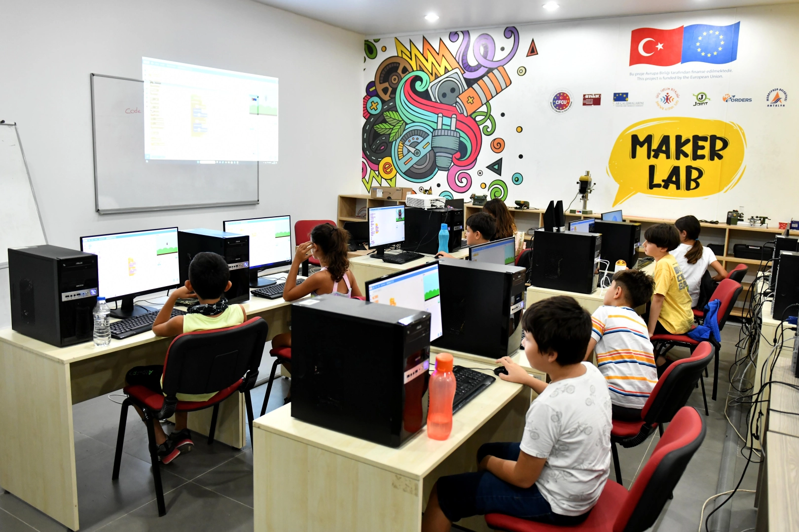 Antalya&rsquo;da &ccedil;ocuklara robotik kodlama eğitimi
